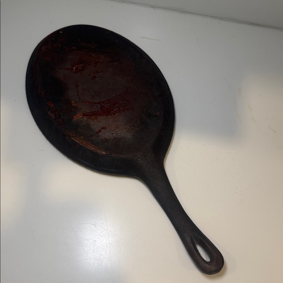 Black Oval Cast Iron Skillet Griddle - Picture 3 of 4